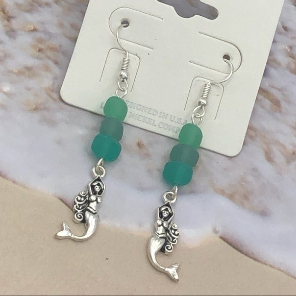 🌼 Mermaid Simulated Sea Glass Beaded Charm Dangle Earrings - Picture 1 of 2